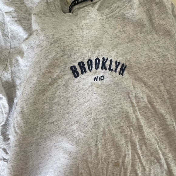 Brandy Melville Brooklyn top - Picture 1 of 3